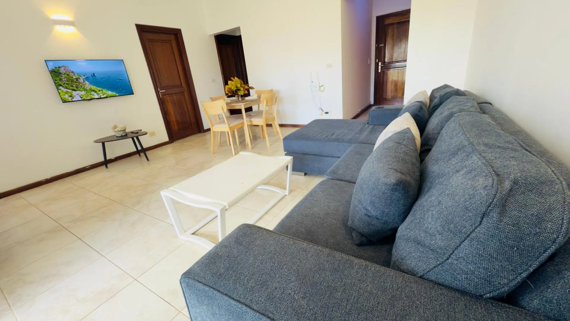Las Ballenas Beachfront Apartments Лас Терренас