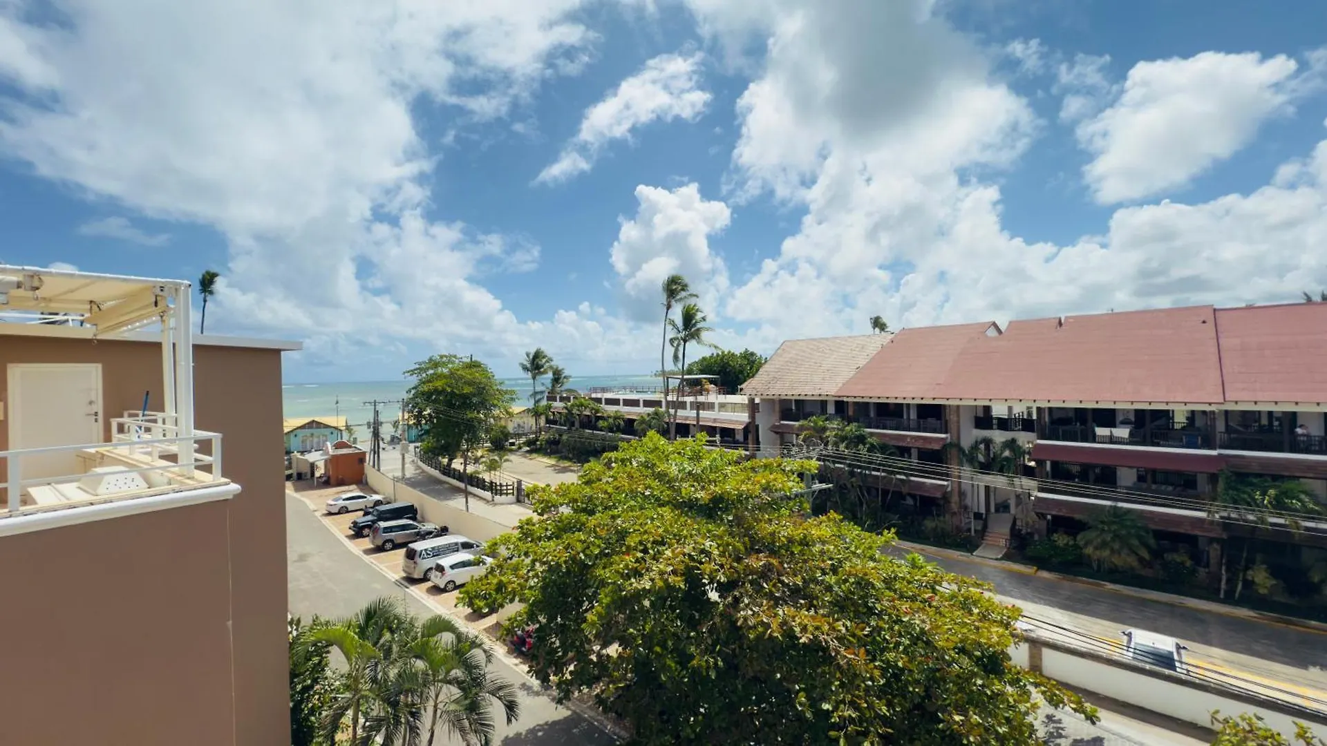 Las Ballenas Beachfront Apartments Лас Терренас