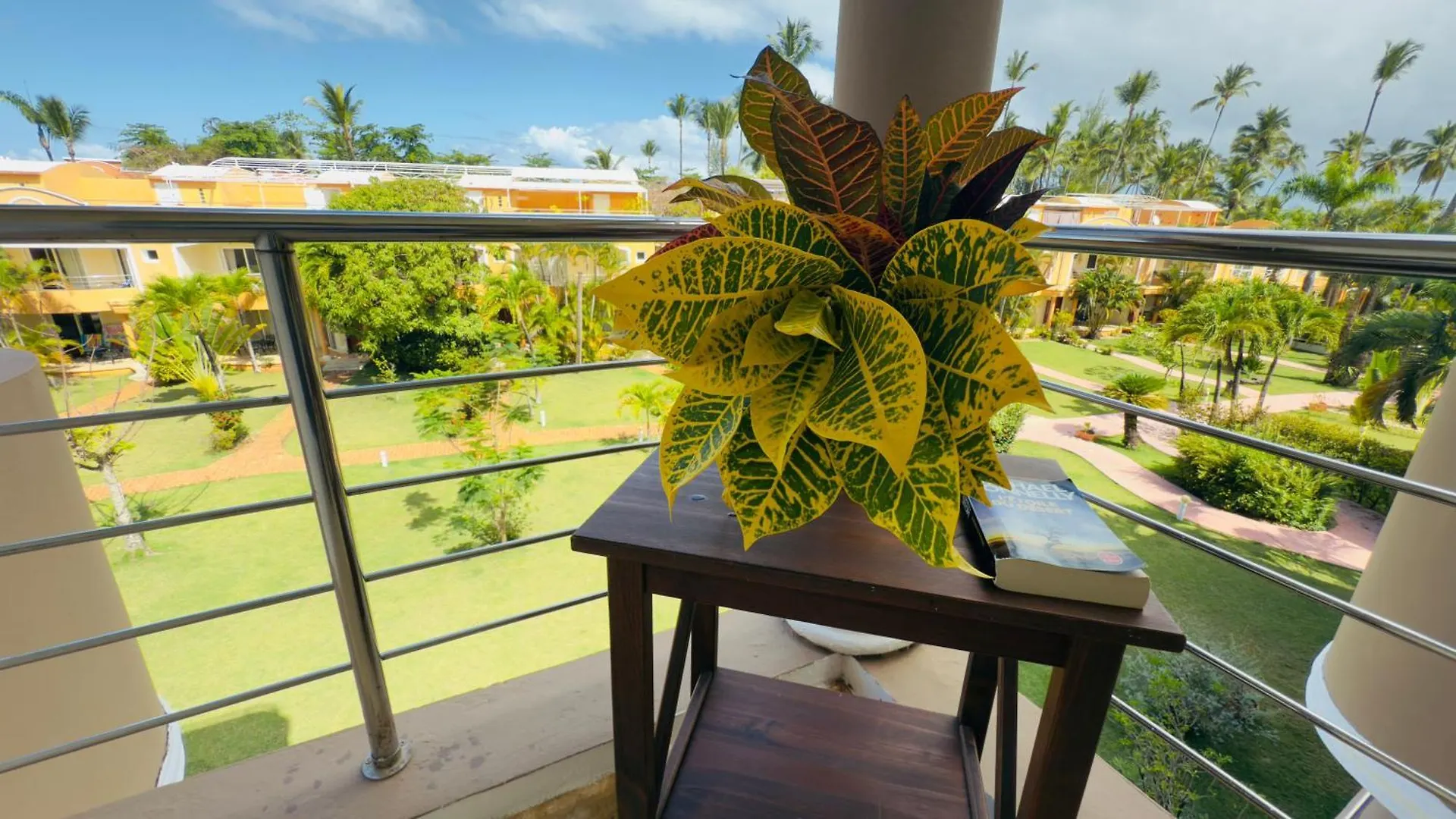 Las Ballenas Beachfront Apartments Лас Терренас
