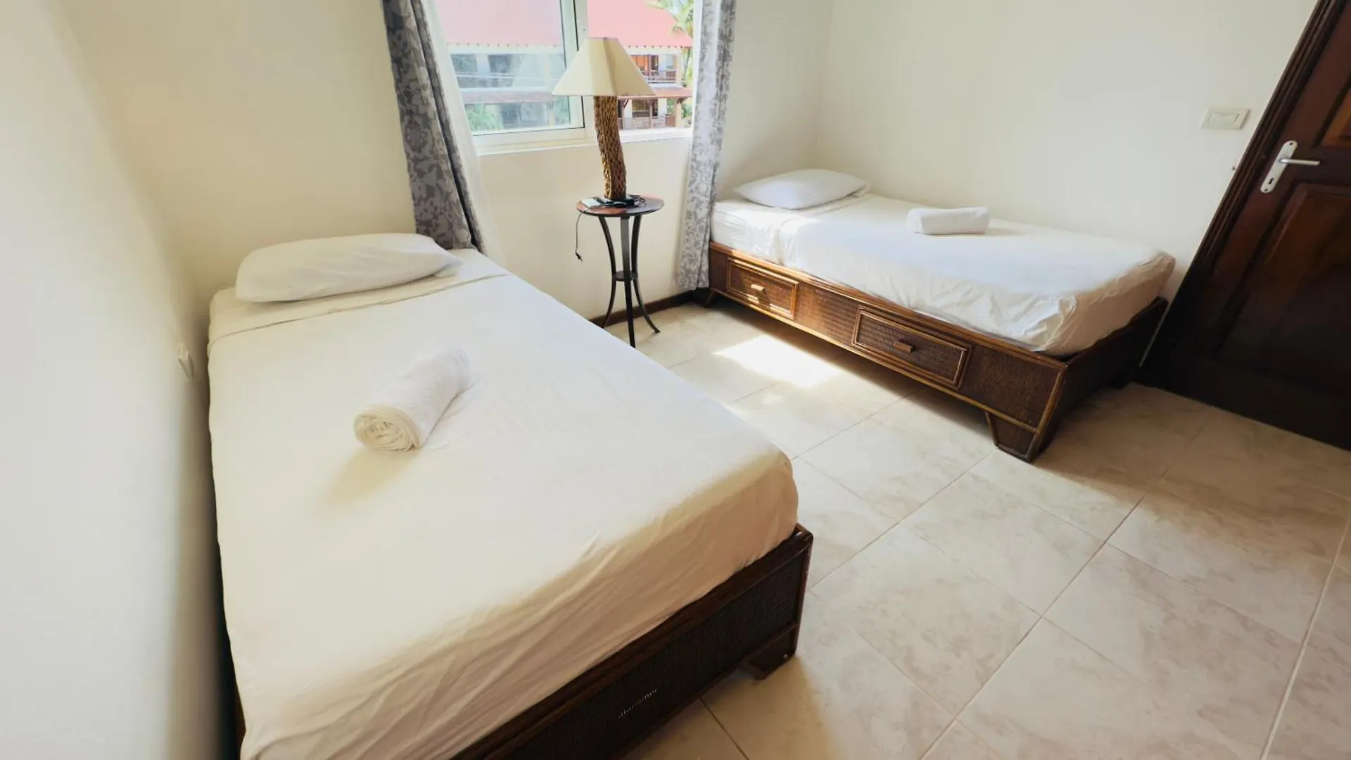 Las Ballenas Beachfront Apartments Лас Терренас