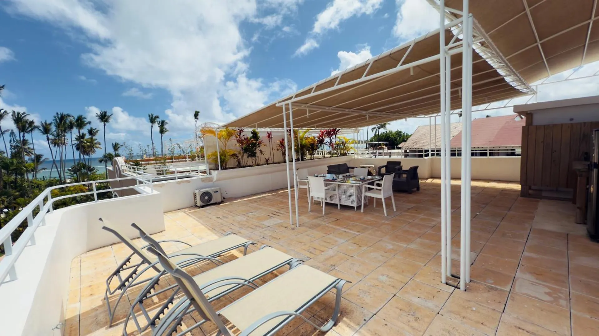 Las Ballenas Beachfront Apartments Лас Терренас