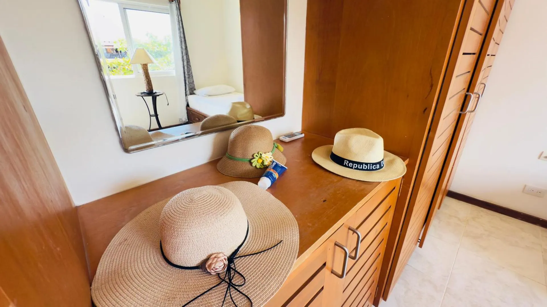 Las Ballenas Beachfront Apartments Лас Терренас