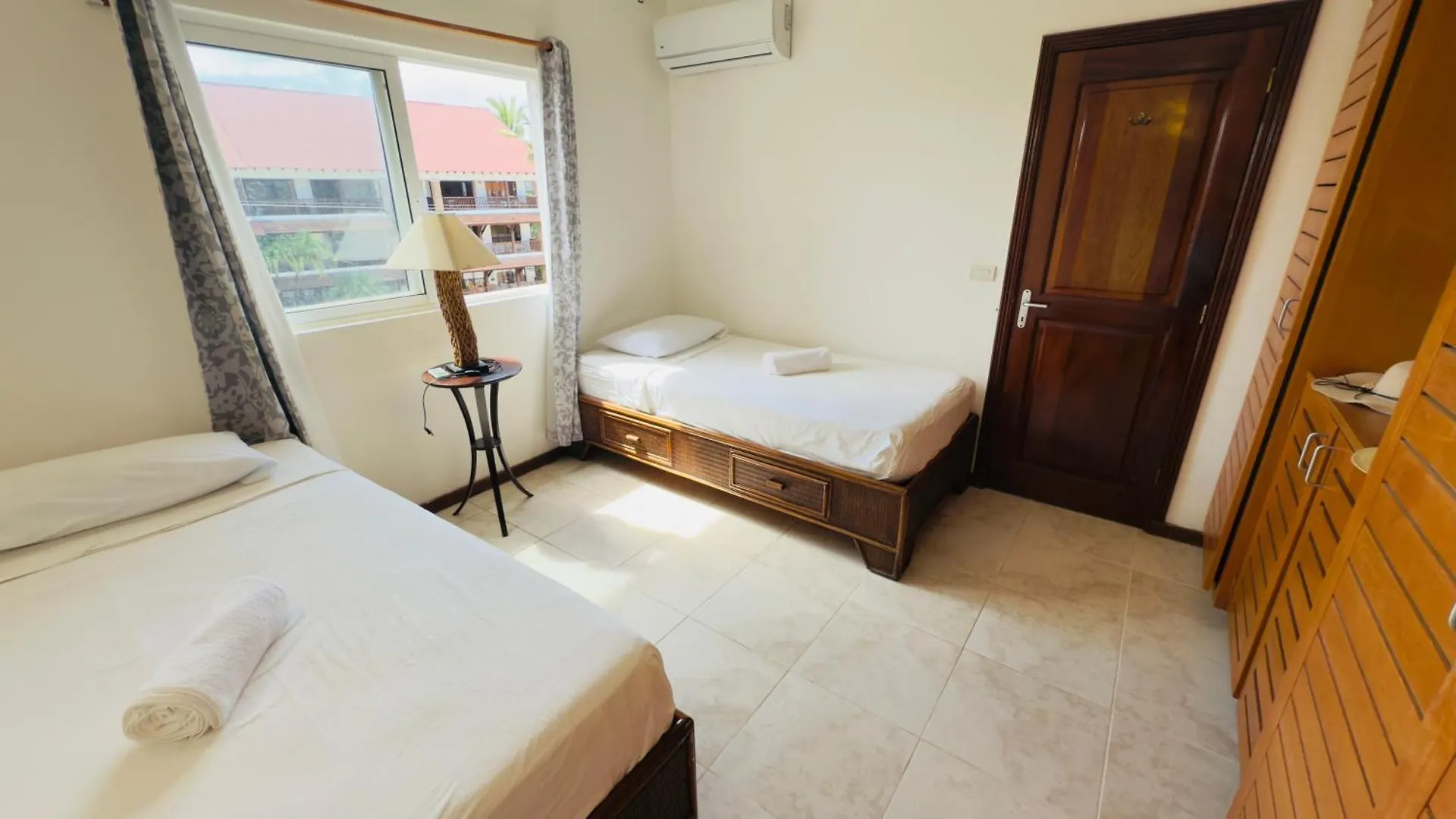 Las Ballenas Beachfront Apartments Лас Терренас