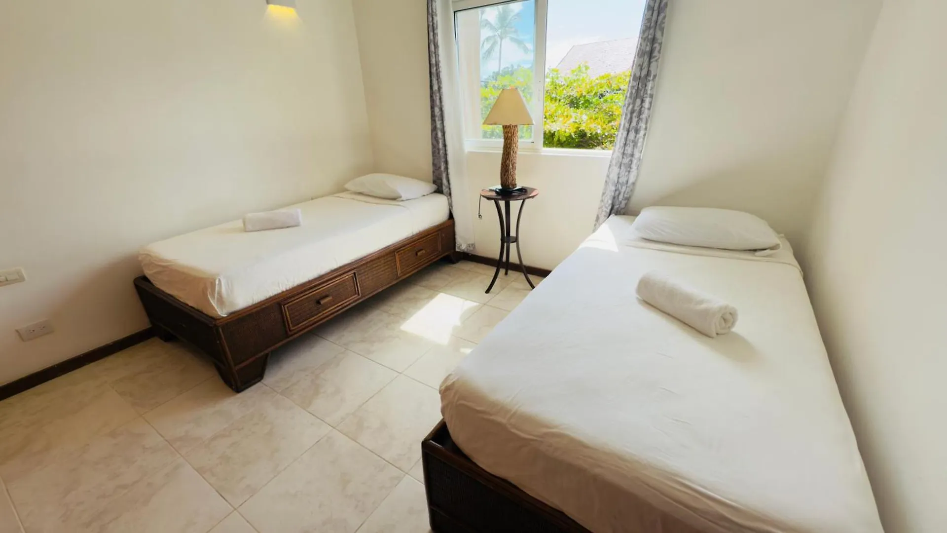 Las Ballenas Beachfront Apartments Лас Терренас