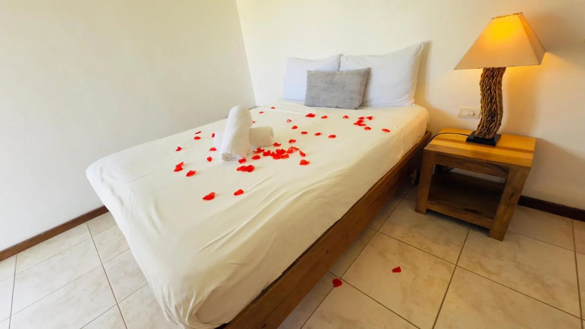 Las Ballenas Beachfront Apartments Лас Терренас