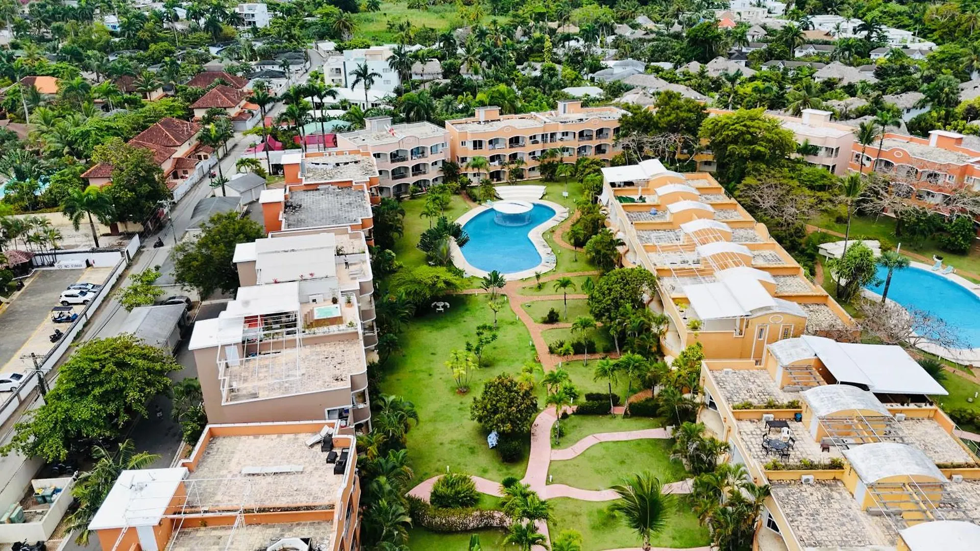 Las Ballenas Beachfront Apartments Лас Терренас