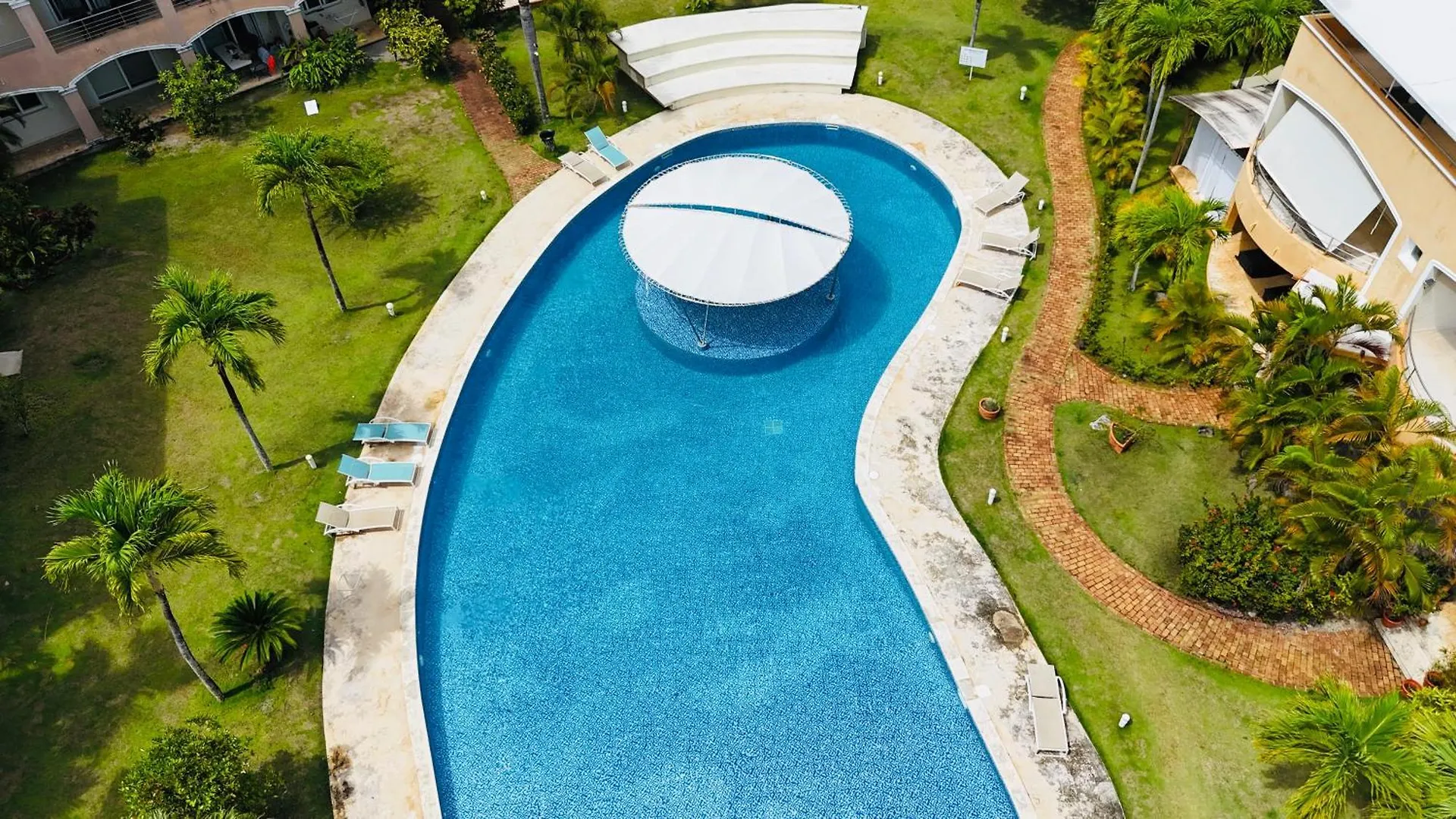 Las Ballenas Beachfront Apartments Лас Терренас